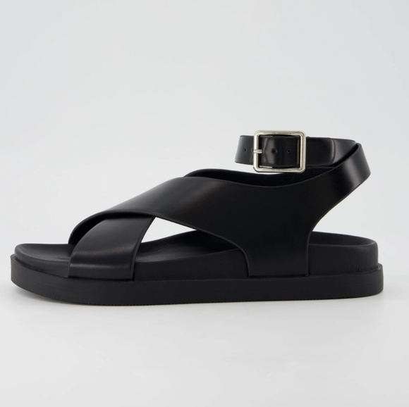 New In Box Cushionaire Black Emoji Crisscross Sandals Size 9M - Picture 1 of 6